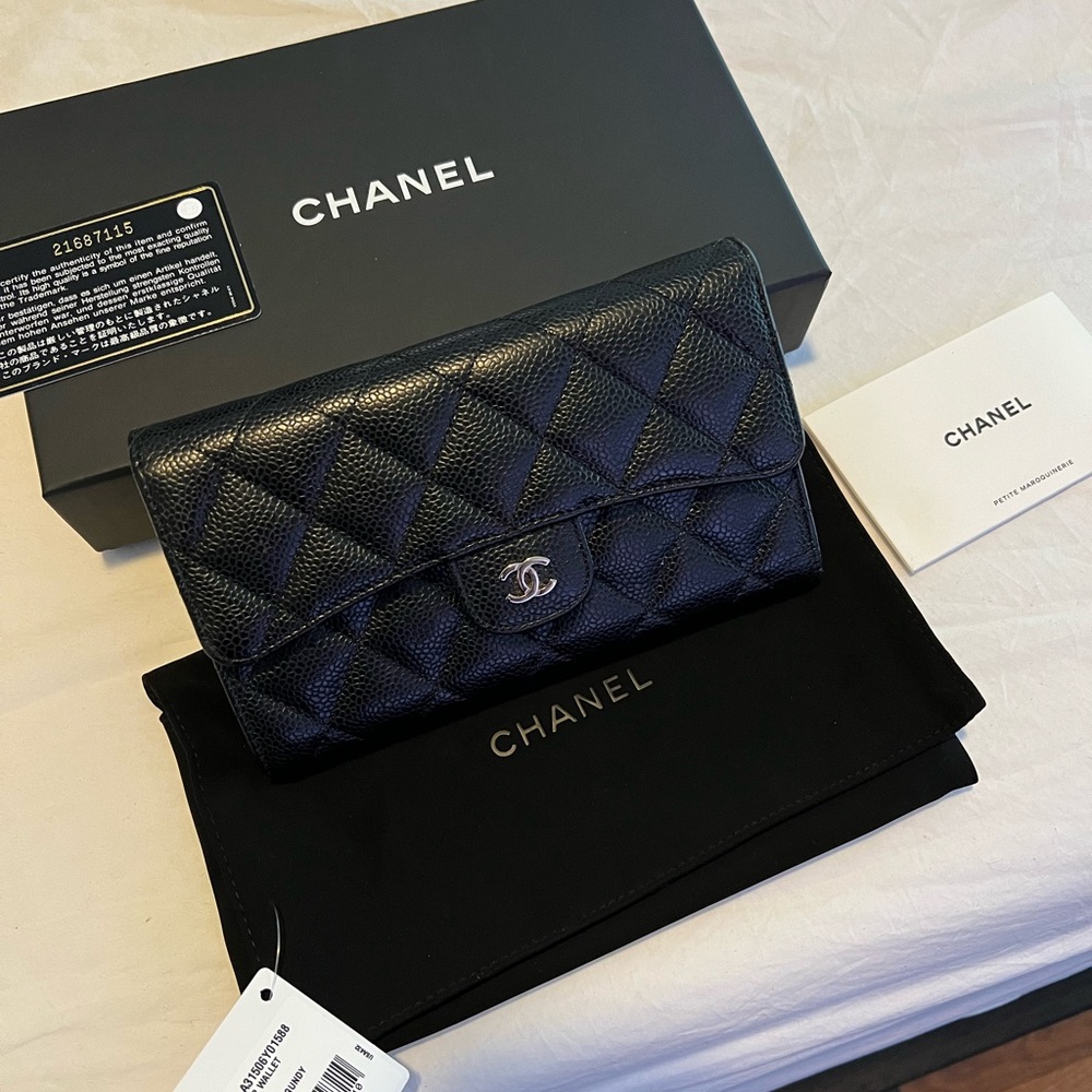 Chanel wallet, LIKE NEW!